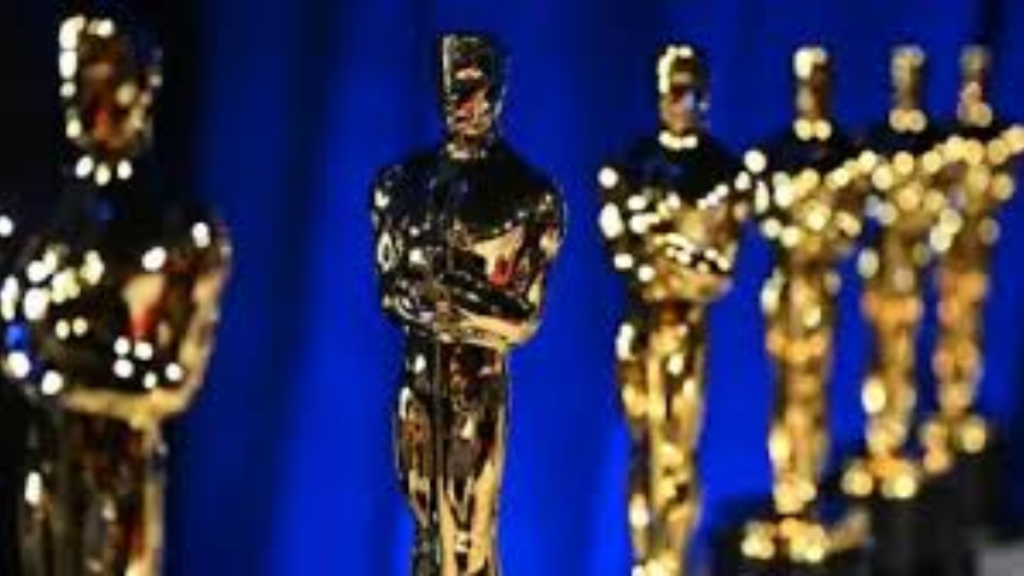 Oscar statuettes with one in focus and others blurred in the background