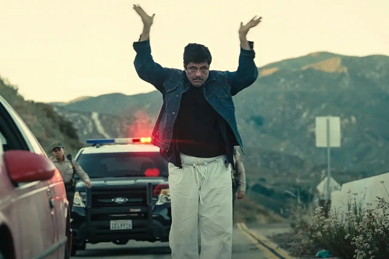 One Battle After Another (2025) scene featuring Benicio del Toro being pulled over.